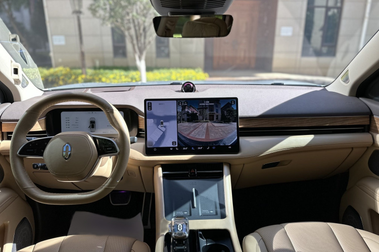 鸿蒙智行 问界M7 2024款 1.5T 智驾四驱Ultra版 6座中控内饰7004