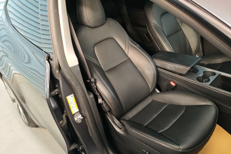 特斯拉 Model Y 2021款 长续航全轮驱动版局部细节41