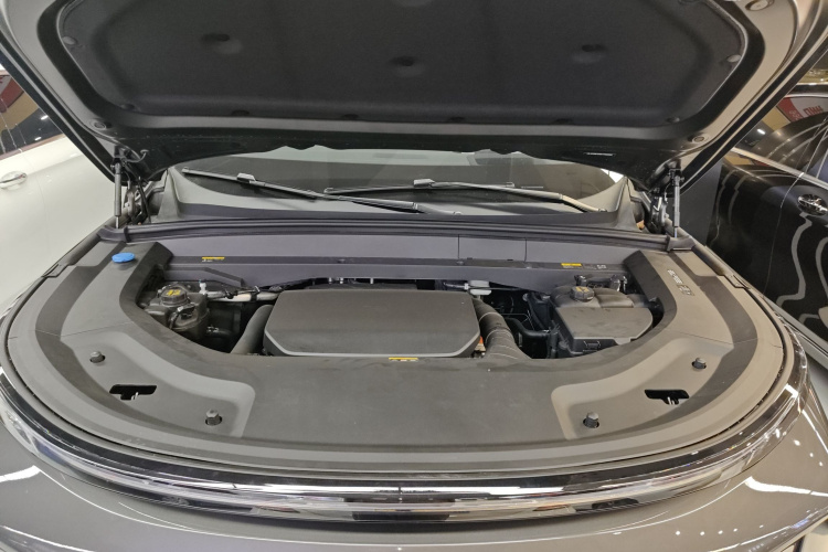 理想汽车 理想L8 2025款 Max 智能焕新版机舱底盘24