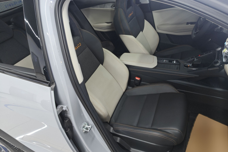 领克06 EM-P 2022款 PHEV 84KM续航版 Pro局部细节41