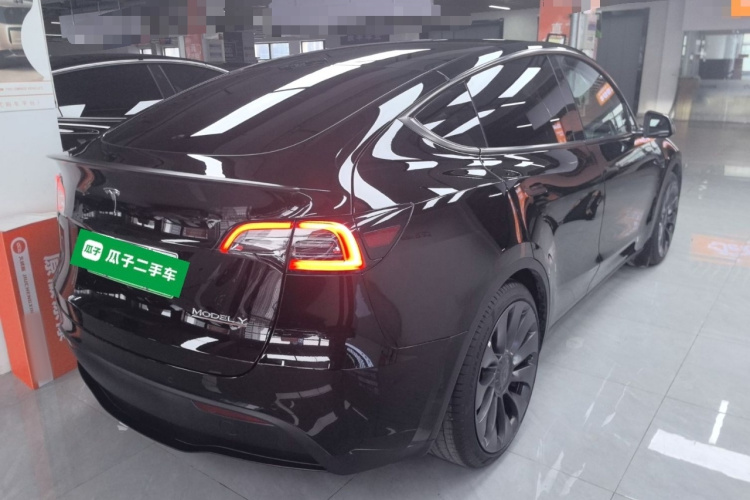 特斯拉 Model Y 2023款 高性能全轮驱动版车身外观7
