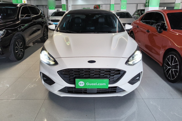 福特 福克斯 2019款 三厢 EcoBoost 180 自动ST Line车身外观2