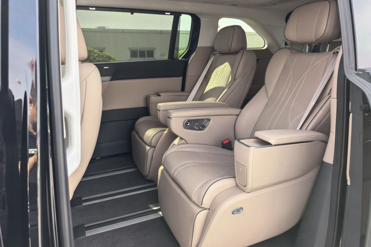 小鹏X9 2025款 740超长续航 Max中控内饰7005