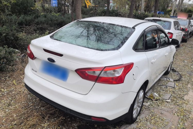 福特 福克斯 2012款 三厢 1.6L 自动舒适型车身外观7