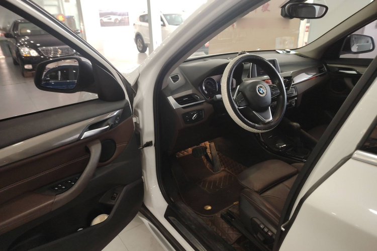 宝马X1 2019款 sDrive18Li 尊享型中控内饰7003