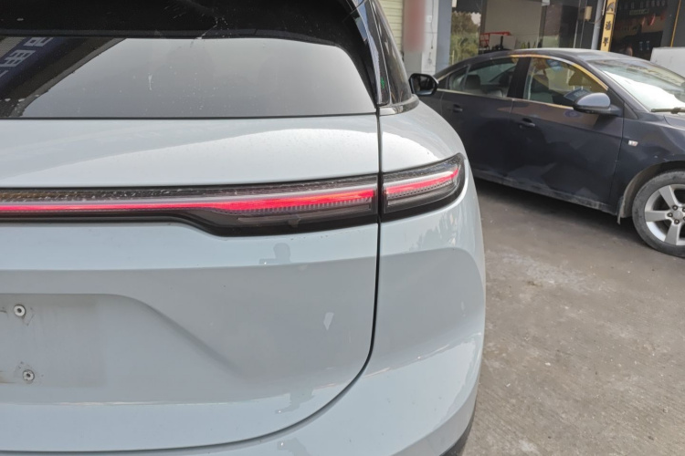 蔚来ES6 2024款 75kWh车身外观9