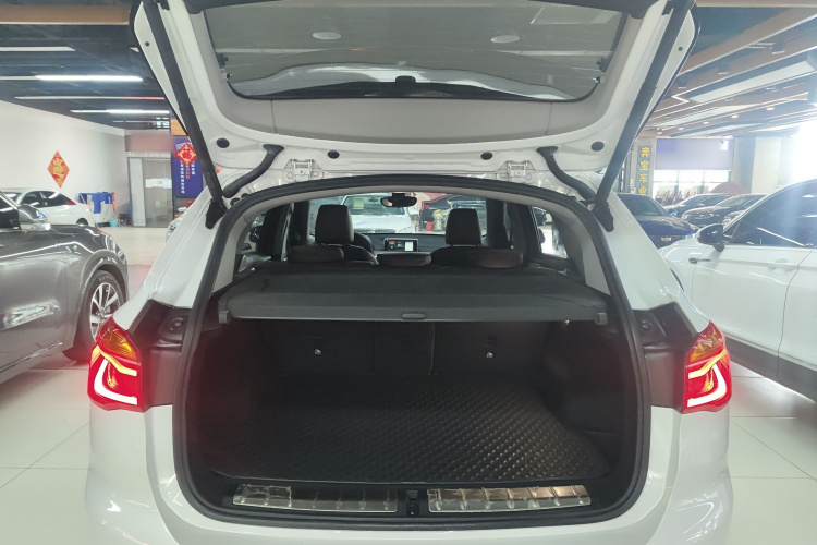 宝马X1 2019款 xDrive20Li 尊享型机舱底盘23