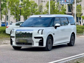 极氪009 2024款 七座过道版四驱 108kWh