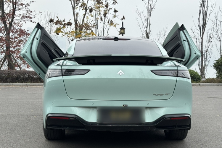 昊铂GT 2023款  710后驱超充七翼版车身外观6002