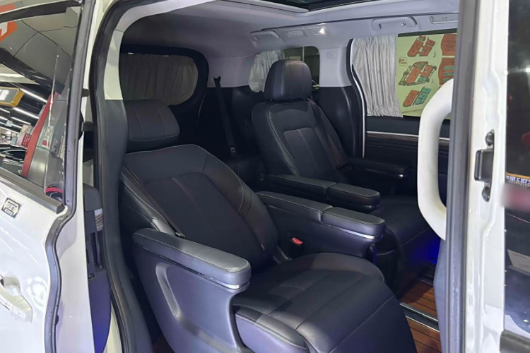 广汽传祺 传祺M8 2021款 大师系列 390T 至尊版中控内饰7007