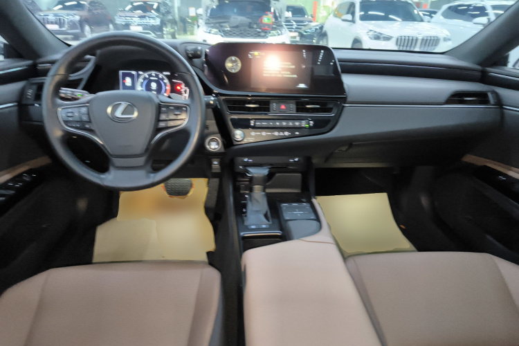 雷克萨斯ES 2021款 200 卓越版中控内饰12