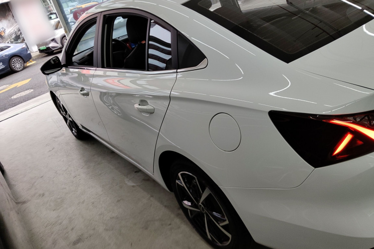 荣威i5 2024款 1.5L CVT尊荣版车身外观4