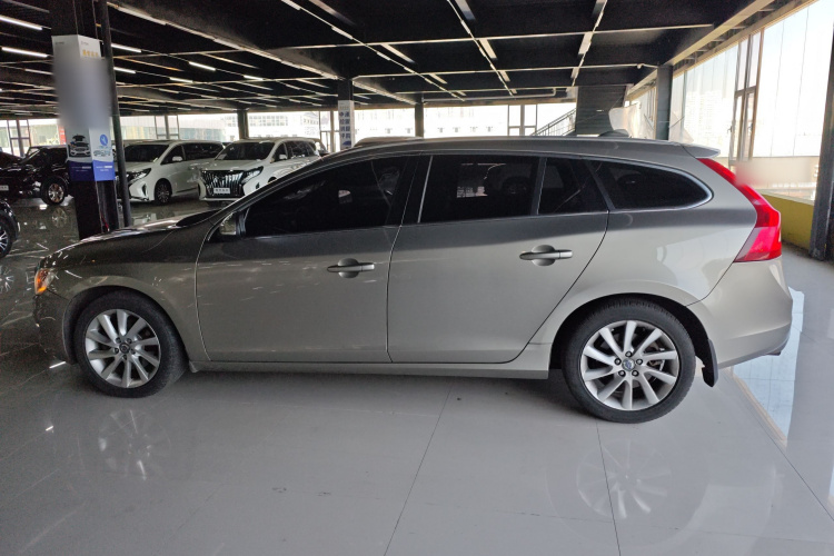沃尔沃V60 2014款 T5 智逸版车身外观4