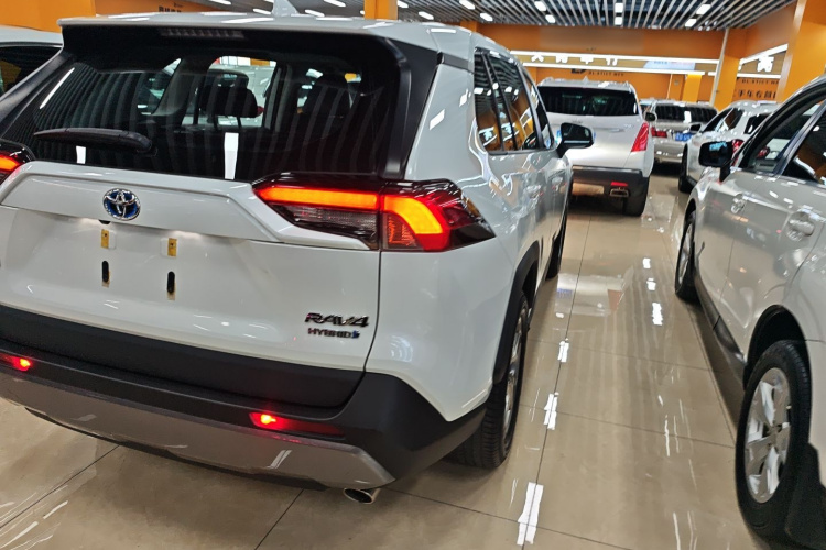 丰田 RAV4荣放 2022款 双擎 2.5L E-CVT两驱精英版车身外观6005