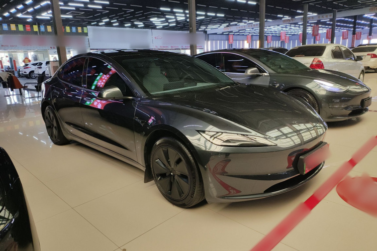 特斯拉 Model 3 2023款 后轮驱动版车身外观6002