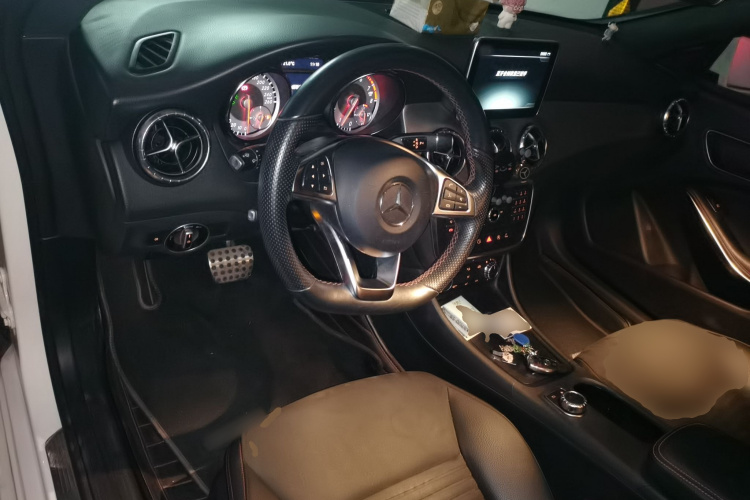 奔驰CLA 2015款 CLA 220 4MATIC中控内饰12