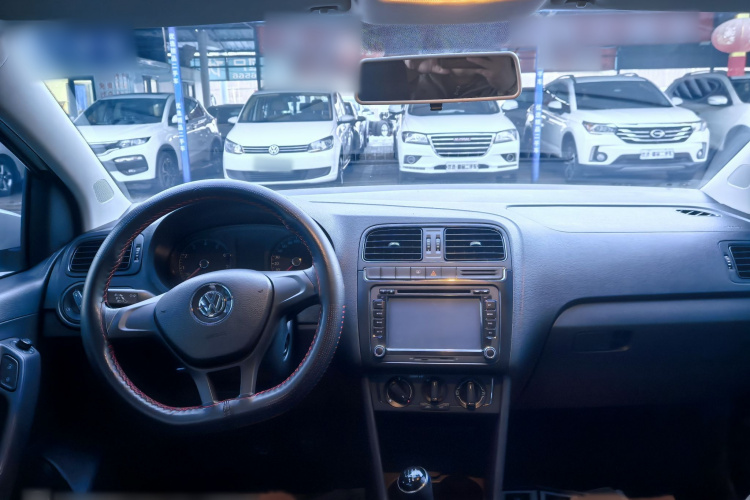 大众 Polo 2016款 1.4L 手动风尚型中控内饰7001