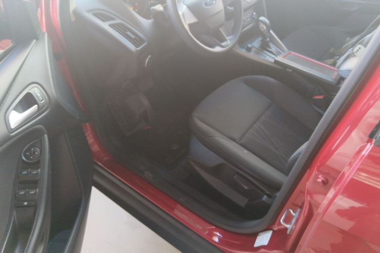 福特 福克斯 2015款 两厢 1.6L 自动舒适型中控内饰20