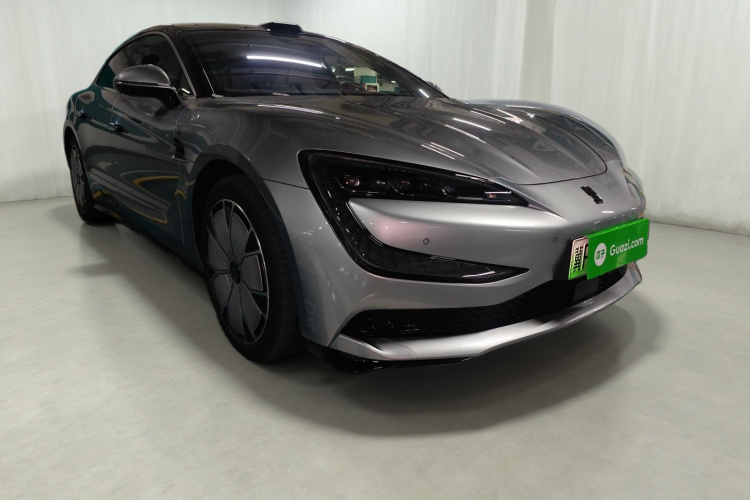 仰望U7 2025款 EV 五座豪华版车身外观3