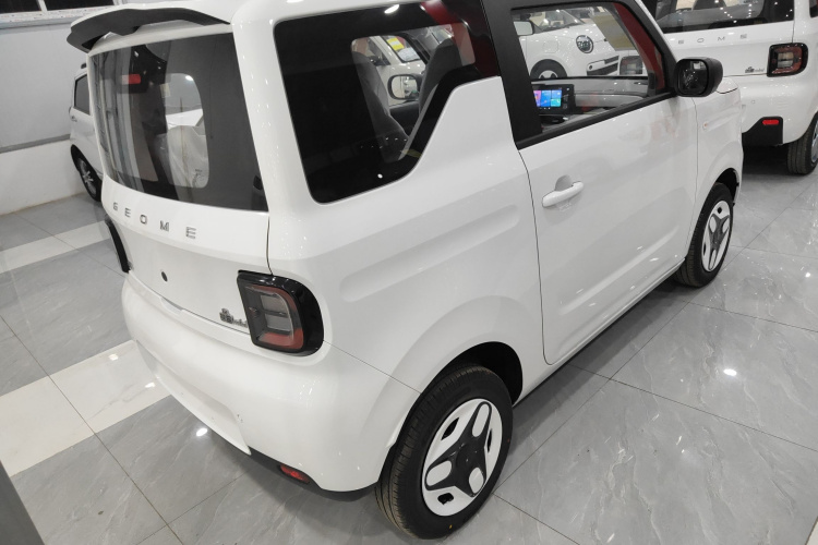 吉利银河 熊猫 2025款 210km 元气熊车身外观7