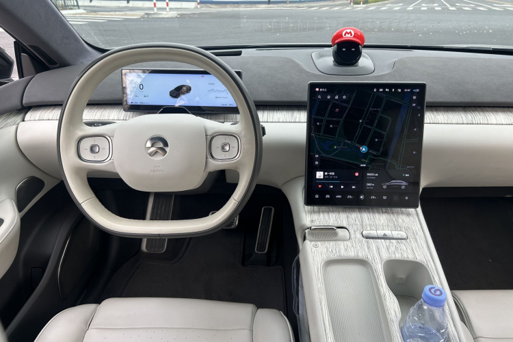 蔚来ET7 2022款 100kWh 首发版中控内饰7013