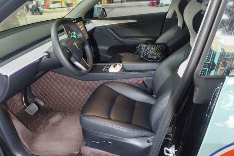 特斯拉 Model Y 2024款 后轮驱动版中控内饰19