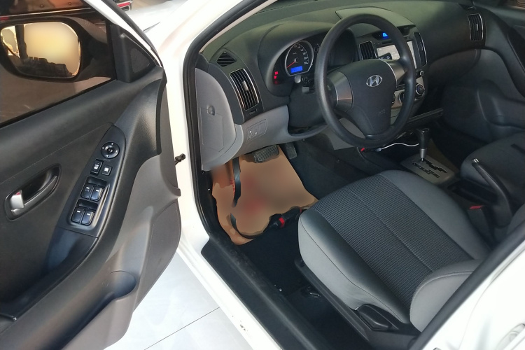 现代 悦动 2011款 1.6L 自动舒适型中控内饰20