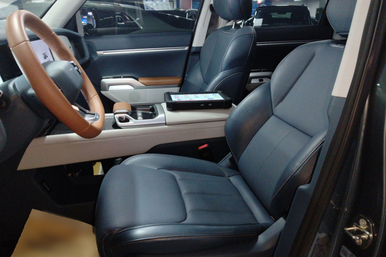 深蓝汽车 深蓝G318 2024款 两驱空悬版中控内饰19