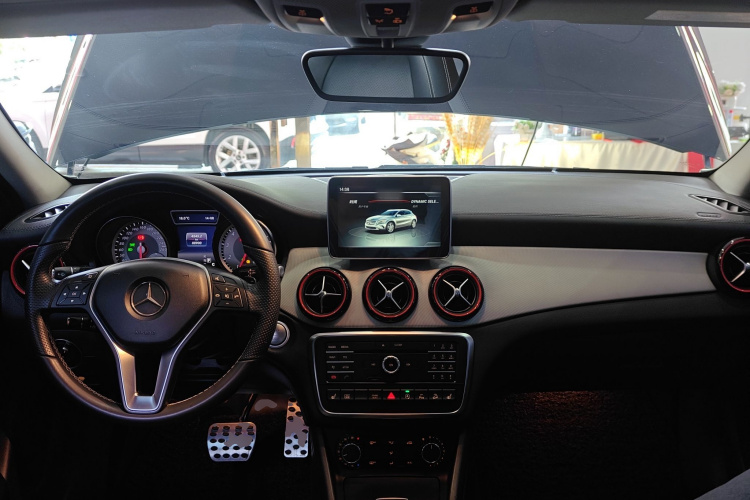 奔驰GLA 2016款 GLA 220 4MATIC 豪华型中控内饰12