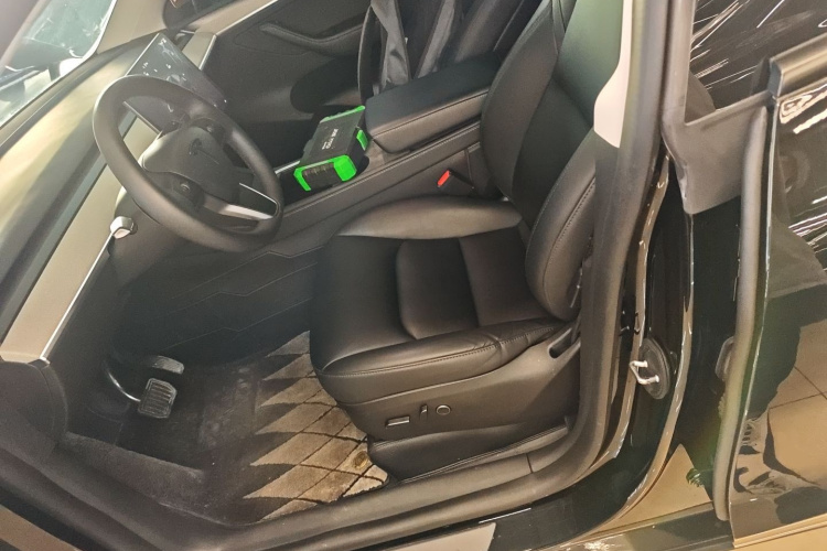 特斯拉 Model Y 2023款 后轮驱动版中控内饰19