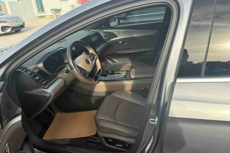 比亚迪 汉 2023款 EV 冠军版 605KM前驱尊贵型中控内饰7001