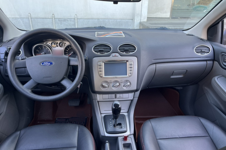 福特 福克斯 2012款 两厢经典 1.8L 自动基本型中控内饰7001