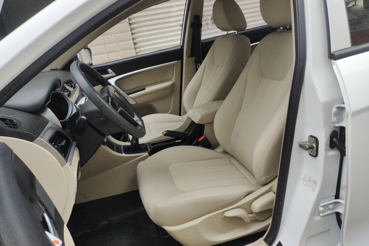 吉利汽车 帝豪 2017款 三厢百万款 1.5L 手动时尚型中控内饰19