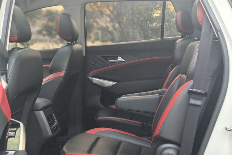 思皓X8 2021款 300T DCT豪华智联版 6座中控内饰7004