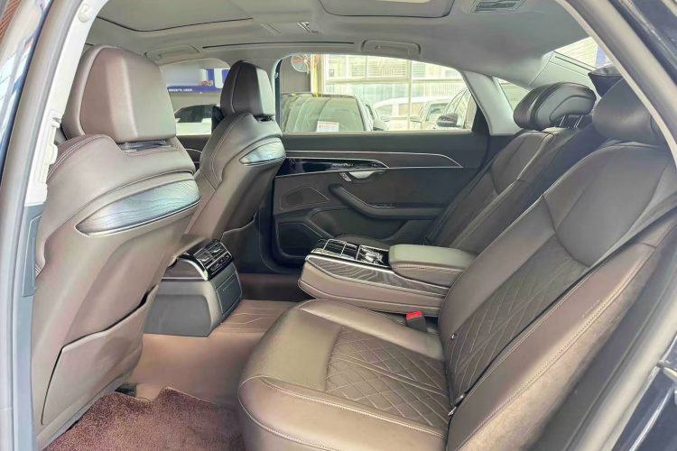 奥迪A8 2021款 A8L 50 TFSI quattro 舒适型中控内饰21