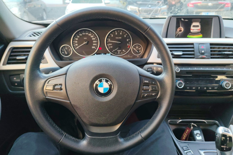 宝马3系 2016款 320Li 进取型中控内饰13