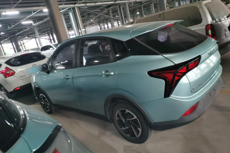 哪吒汽车 哪吒V 2022款 长续航行业定制版车身外观6003