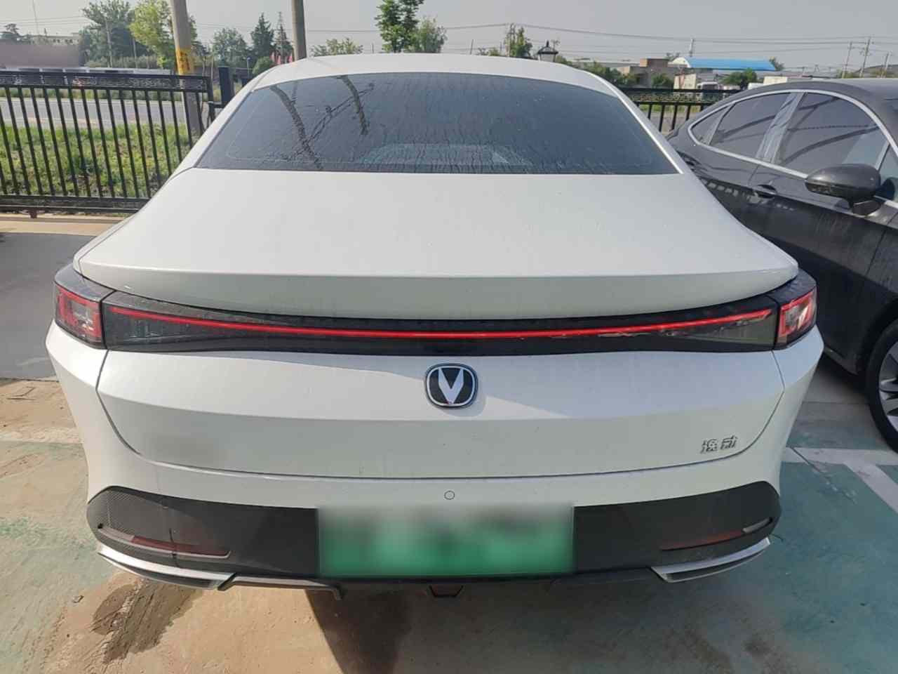 长安 逸动PHEV 2025款 智慧新蓝鲸 145KM 战舰版(3)