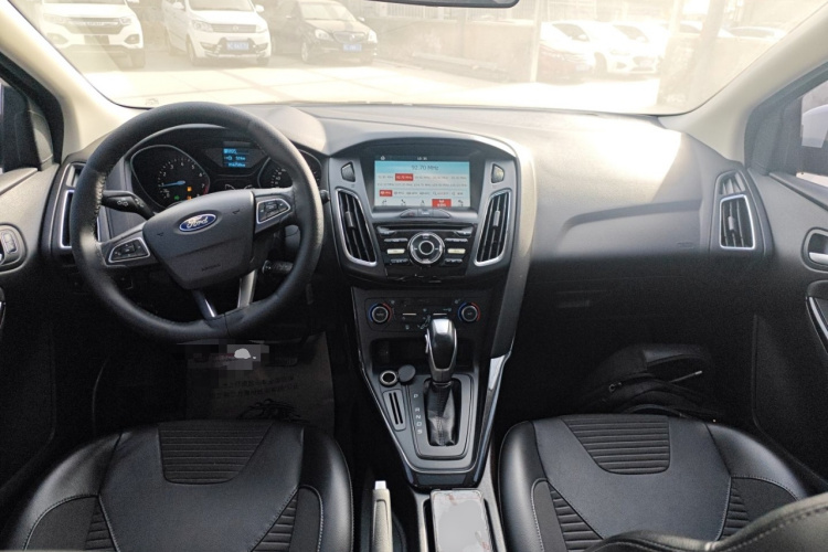 福特 福克斯 2017款 两厢 1.6L 自动风尚型智行版中控内饰12