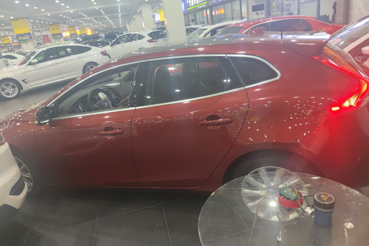 沃尔沃V40 2015款 1.6T 智雅版车身外观4