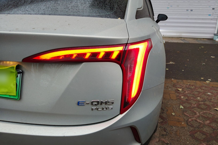 红旗E-QM5 2024款 610km PLUS车身外观9