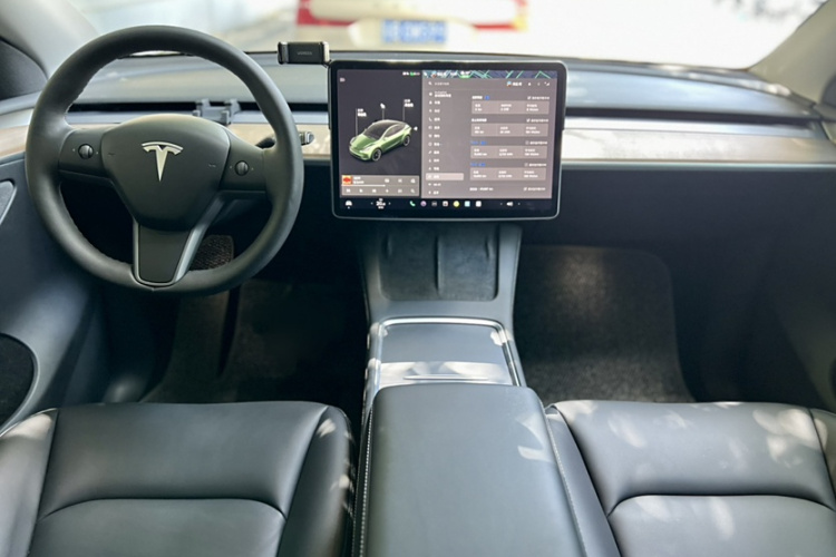 特斯拉 Model Y 2021款 标准续航后驱版中控内饰7010