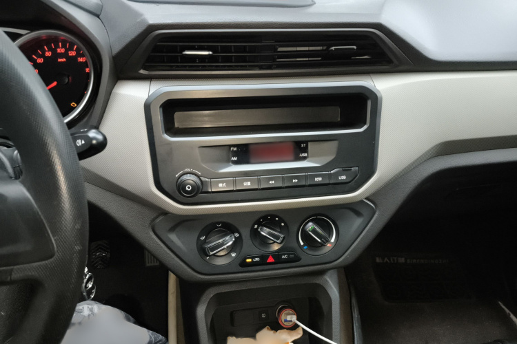 五菱汽车 五菱宏光 2021款 1.5L改款 S标准型 液压助力LAR局部细节16