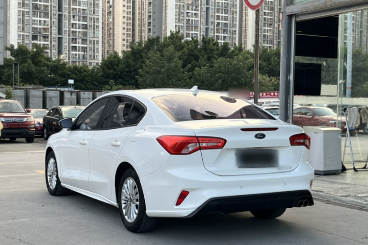 福特 福克斯 2020款 三厢 1.5L 自动锋跃型车身外观6008