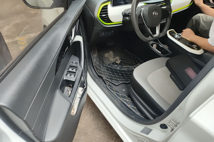 长安欧尚 奔奔E-Star 2020款 心动版 三元锂中控内饰7003