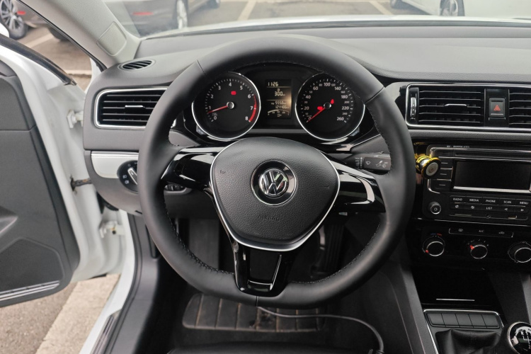 大众 速腾 2015款 1.6L 手动舒适型中控内饰13