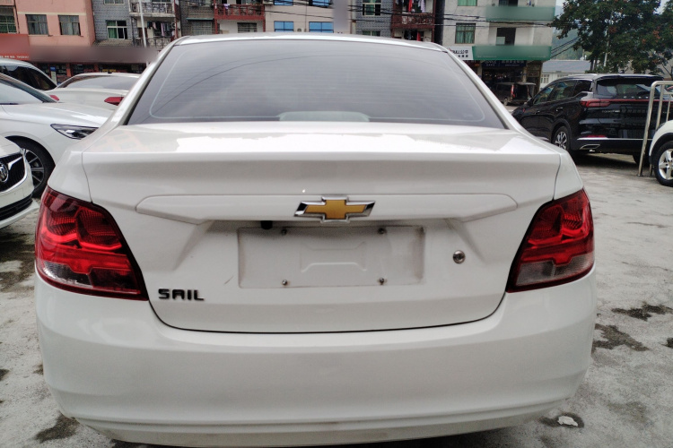 雪佛兰 2015款 赛欧3 1.5L AMT幸福天窗版车身外观6