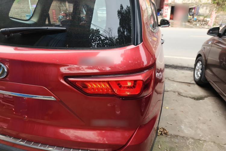 北汽幻速S7 2018款 1.5T 自动尊享型车身外观9