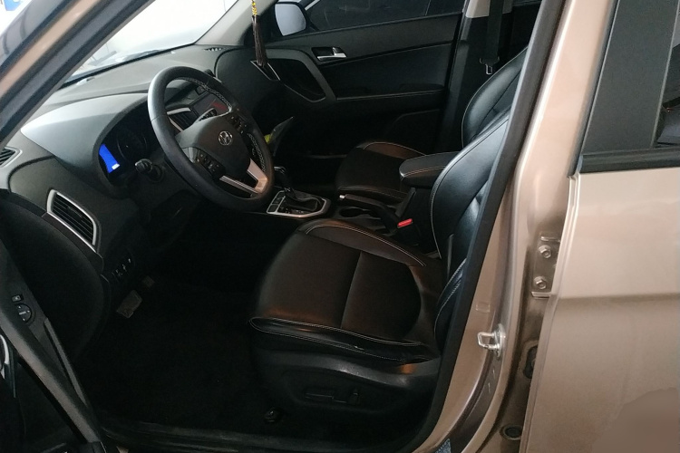 北京现代ix25 2017款 1.6L 自动智能型中控内饰19