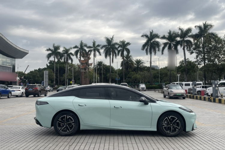 昊铂GT 2023款 560后驱科技版车身外观6008